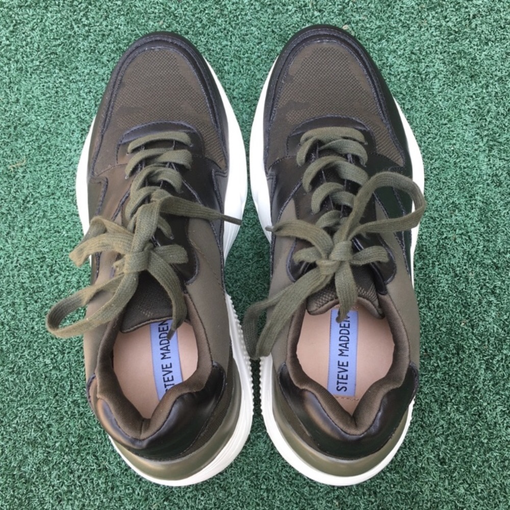 NWT Steve Madden Reverse Leather Camo Sneaker 8.5 - Picture 9 of 13